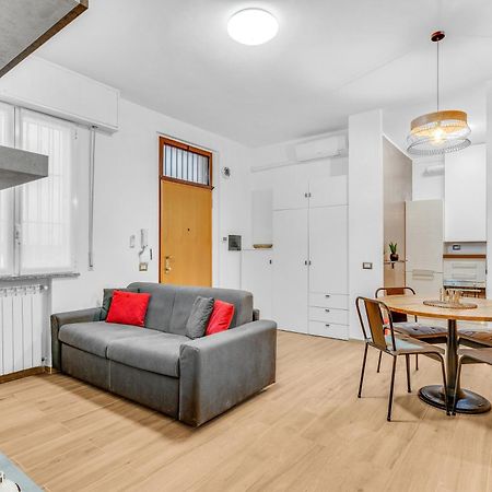 Ris161 -Modern Apartment Equipped With All Comfort- Sesto San Giovanni Luaran gambar
